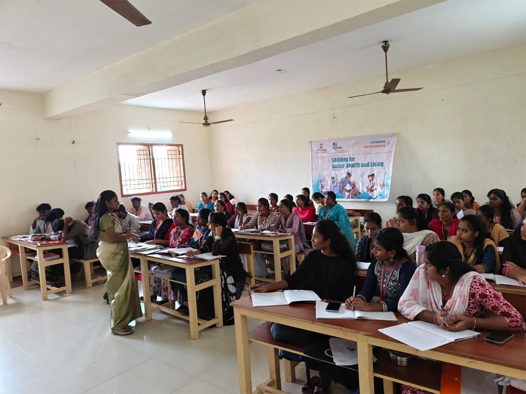 Interactive paramedical seminar for college students by VGIMS with practical healthcare learning