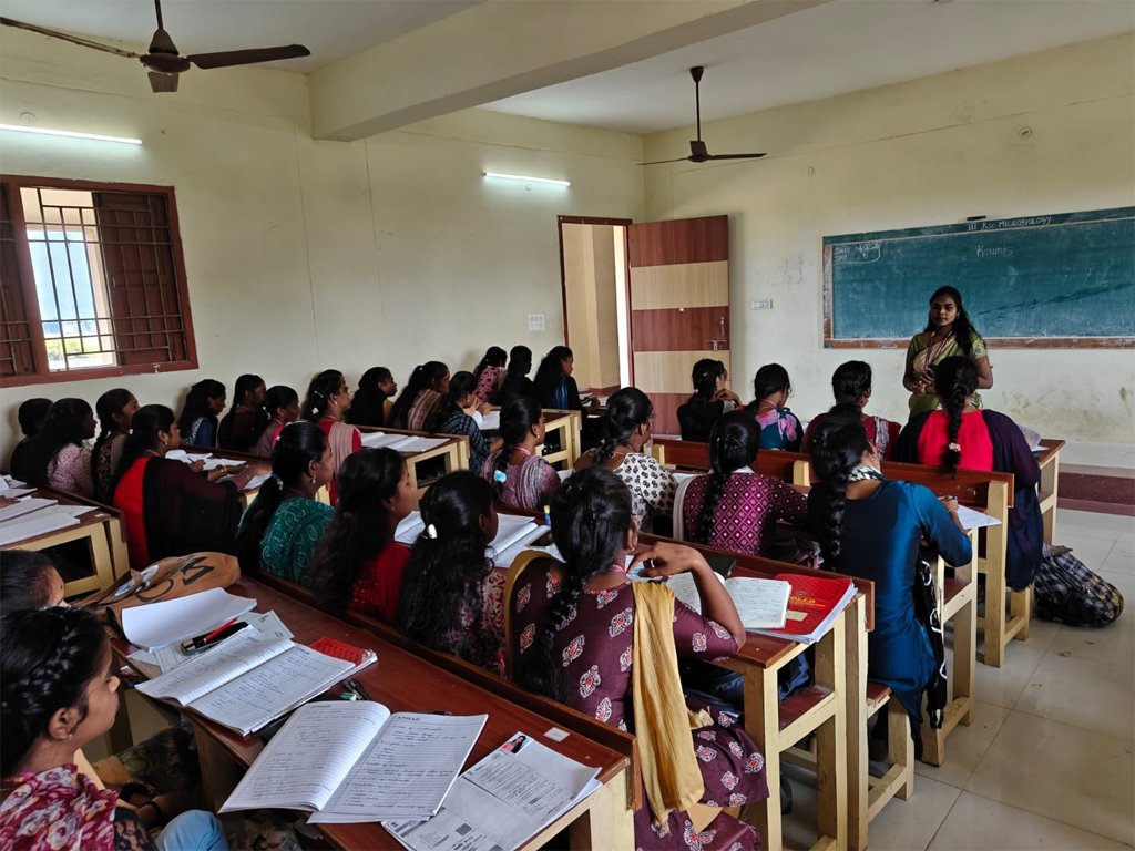 Interactive paramedical seminar for college students by VGIMS with practical healthcare learning