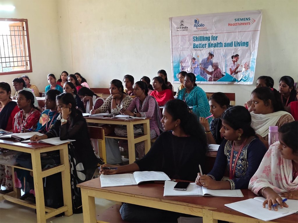 Interactive paramedical seminar for college students by VGIMS with practical healthcare learning