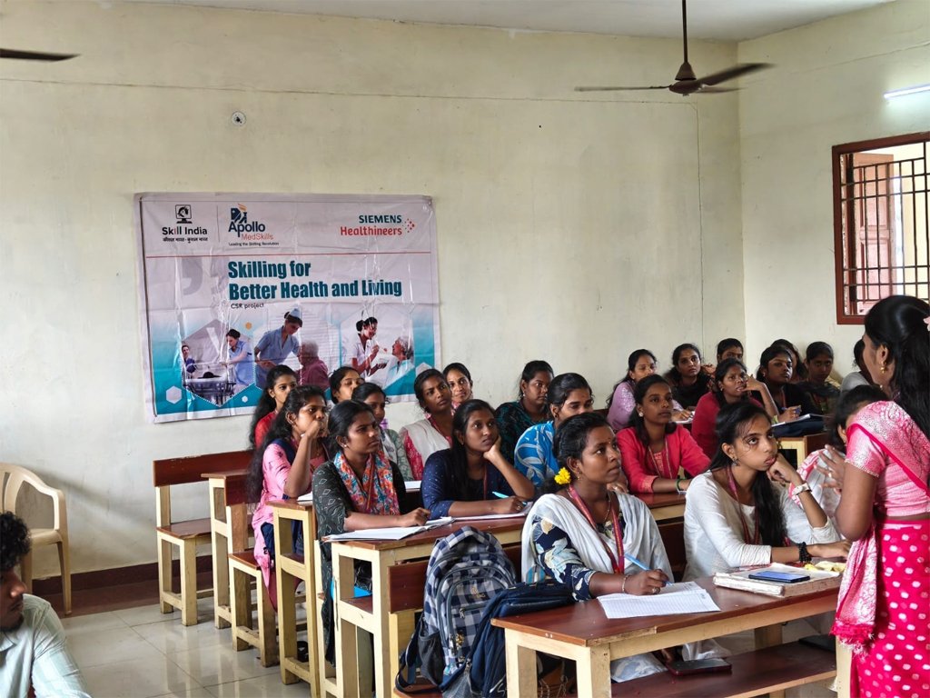 Interactive paramedical seminar for college students by VGIMS with practical healthcare learning