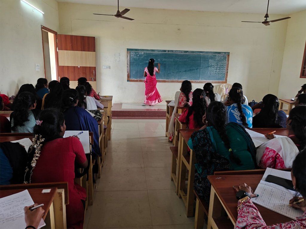 Interactive paramedical seminar for college students by VGIMS with practical healthcare learning