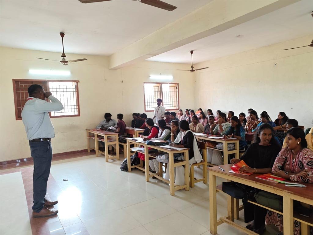 VGIMS conducting hands-on phlebotomy training for BSc students at Apollo Arts and Science College