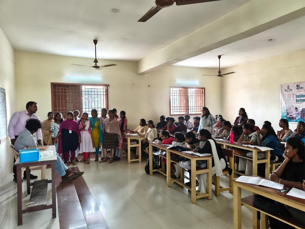 VGIMS conducting hands-on phlebotomy training for BSc students at Apollo Arts and Science College